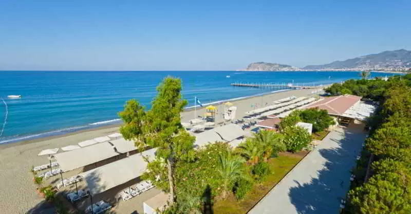 هتل Club Paradiso Hotel & Resort کستل