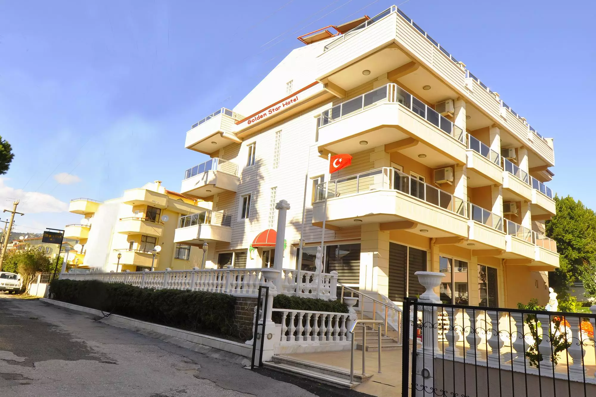 هتل Golden Star Hotel مارماریس