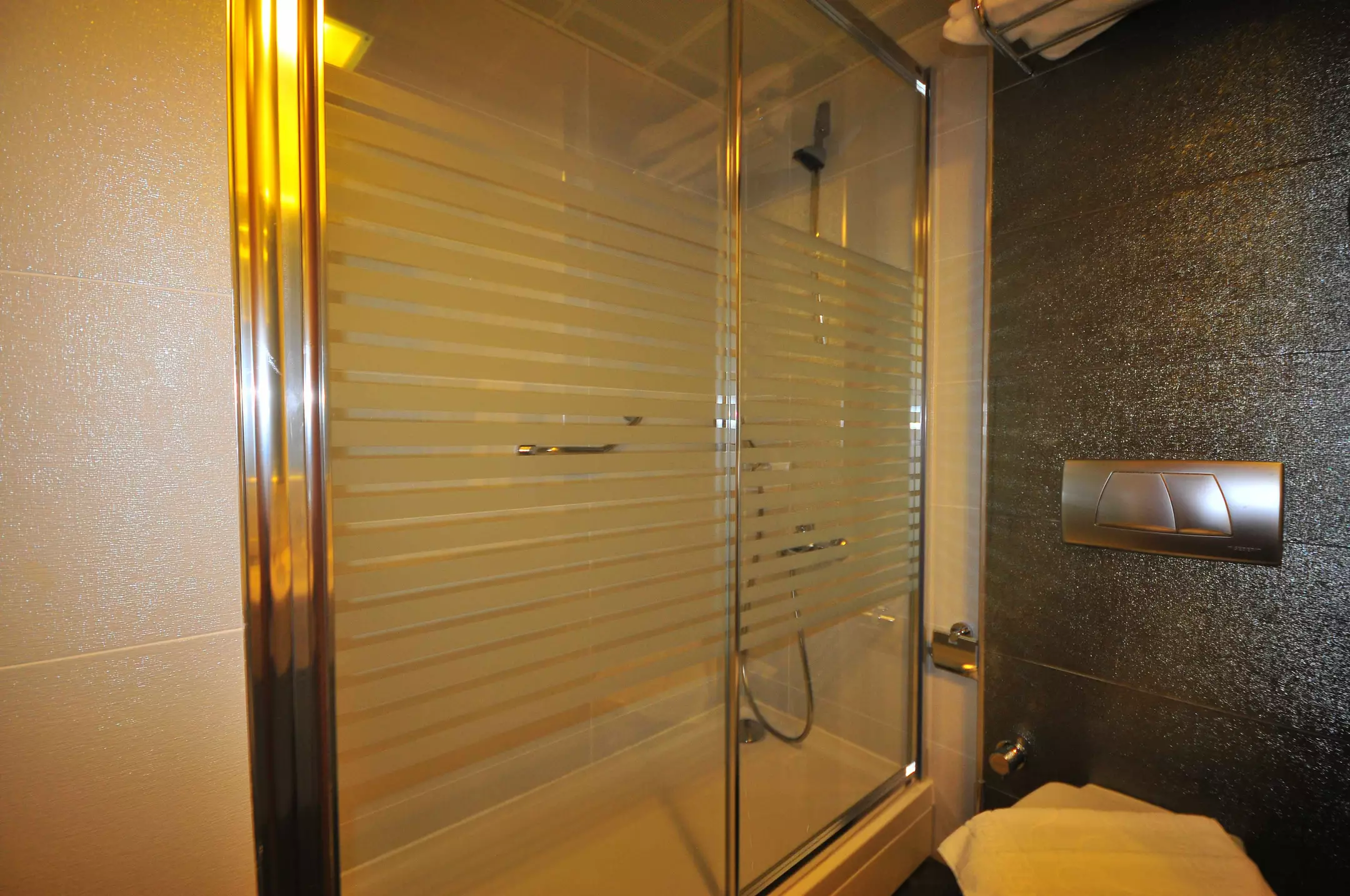 هتل Golden Rock Beach Hotel مارماریس