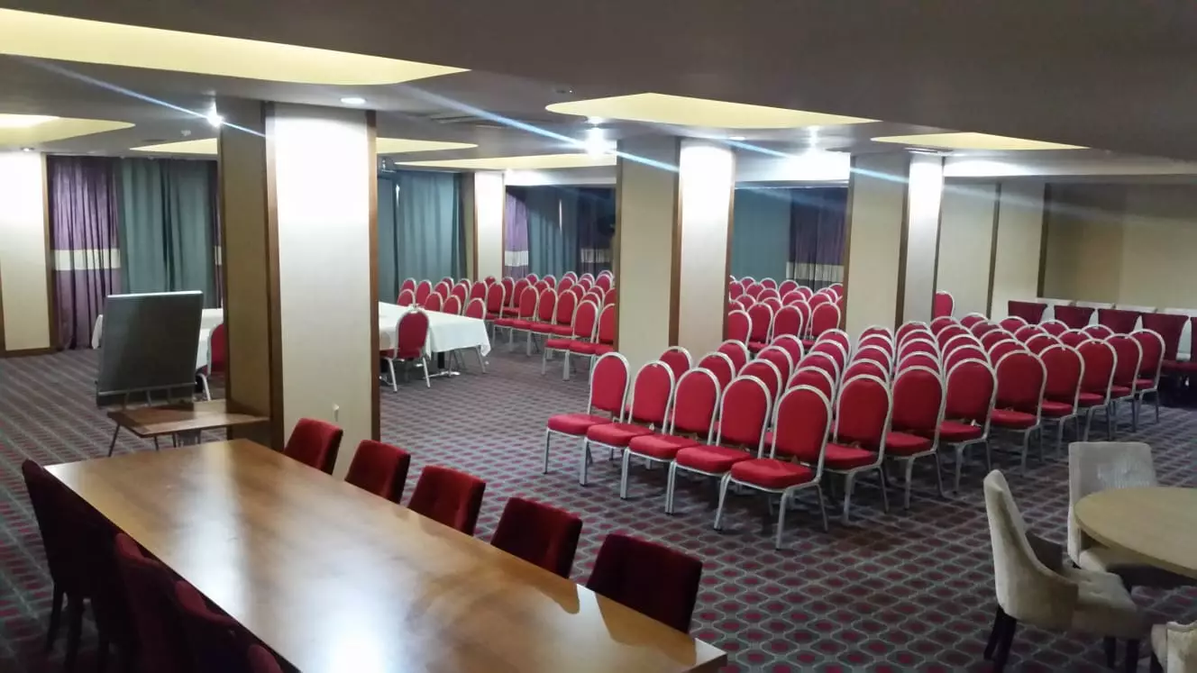 هتل Golden Rock Beach Hotel مارماریس