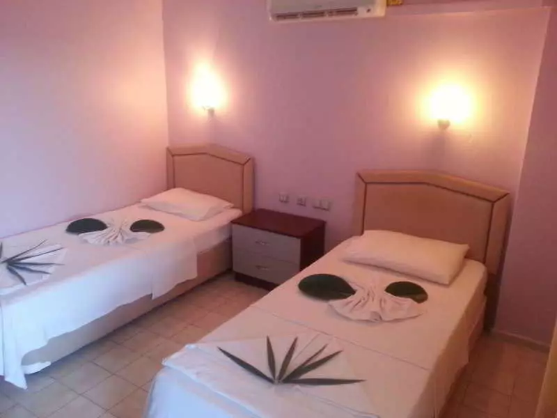 هتل Hotel London Blue مارماریس