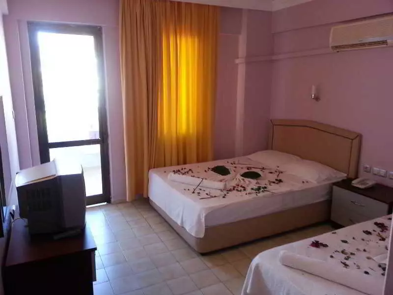 هتل Hotel London Blue مارماریس