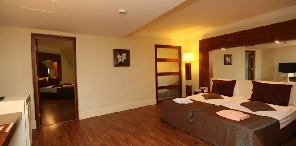 هتل Meder Resort کمر