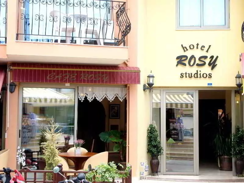 هتل Hotel Rosy Suites کوش آداسی
