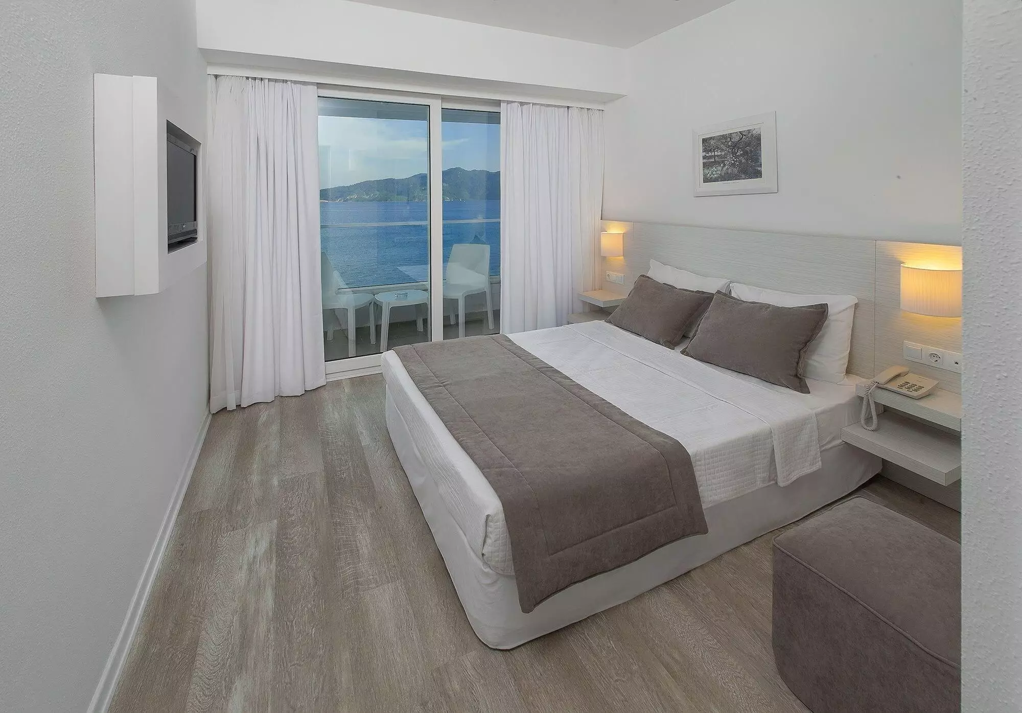 هتل The Beachfront Hotel مارماریس