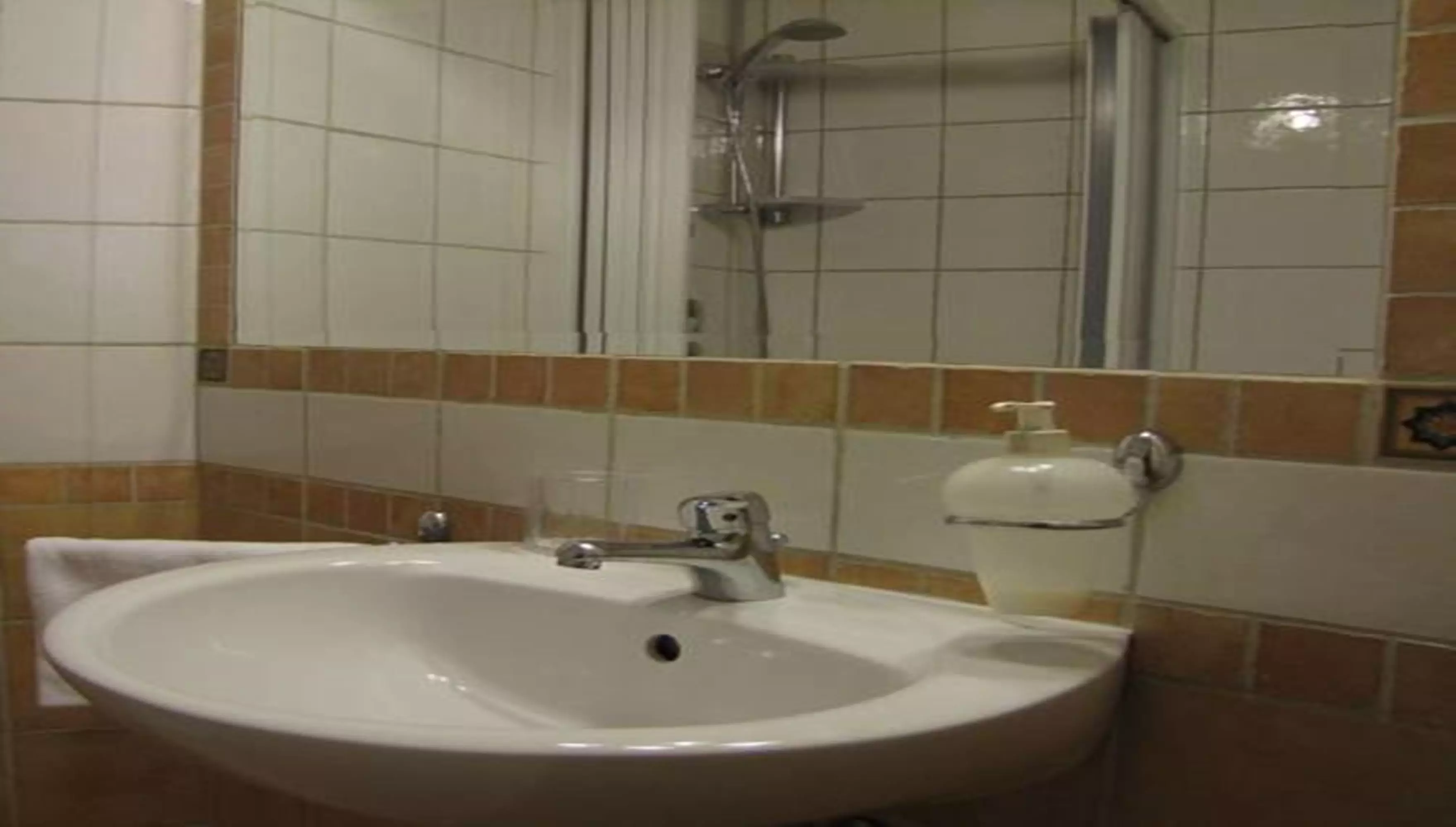 هتل Agon Hotel کمر