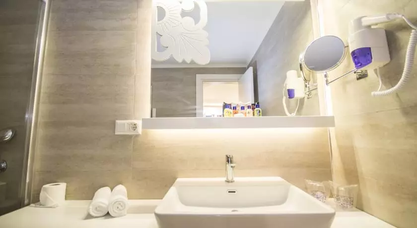 هتل Laguna Beach Alya Resort & Spa Okurcalar - Karaburun