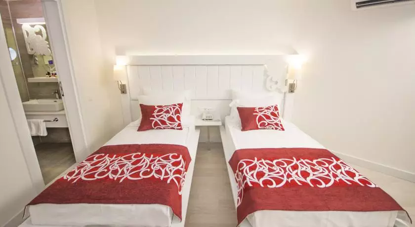 هتل Laguna Beach Alya Resort & Spa Okurcalar - Karaburun