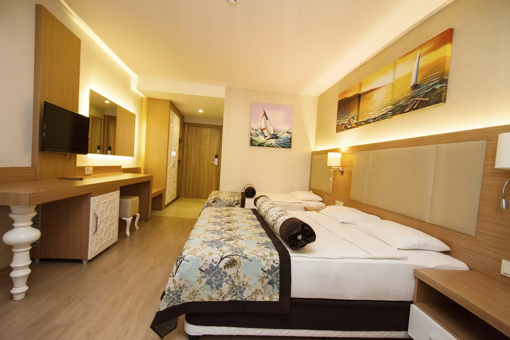 هتل Blue Wave Suite Hotel آلانیا