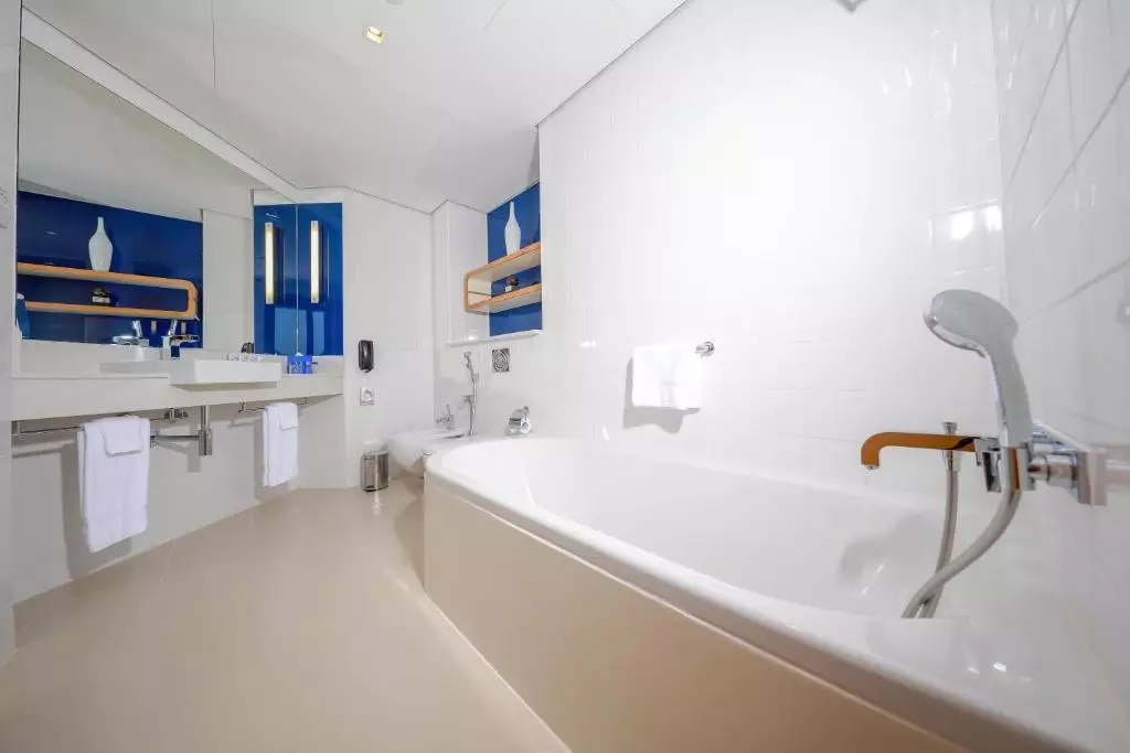 هتل Park Inn by Radisson Abu Dhabi Yas Island ابوظبی