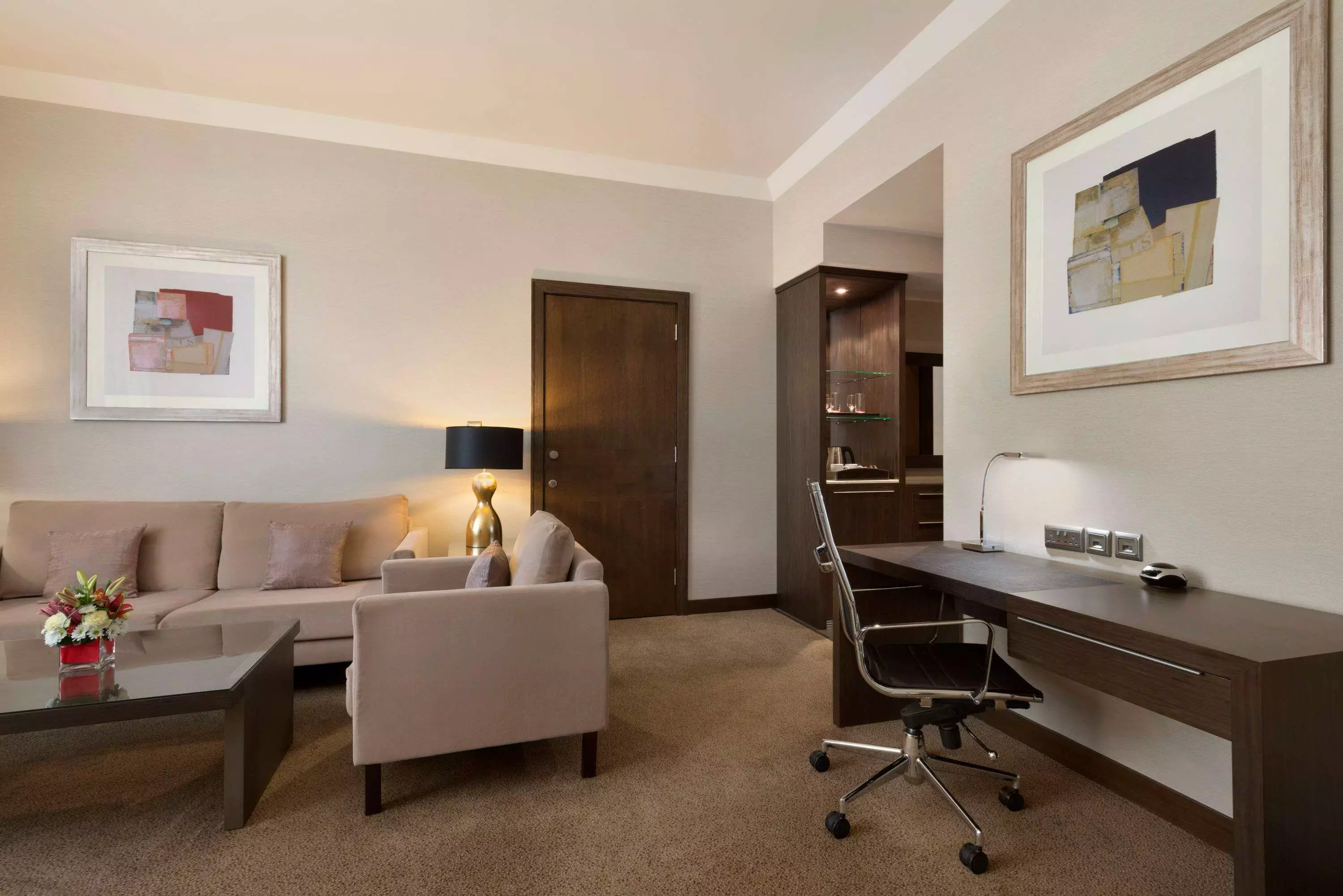 هتل Ramada by Wyndham Abu Dhabi Downtown ابوظبی