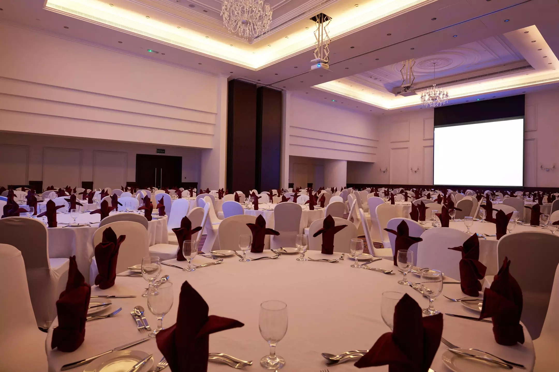 هتل Golden Tulip Downtown Abu Dhabi ابوظبی