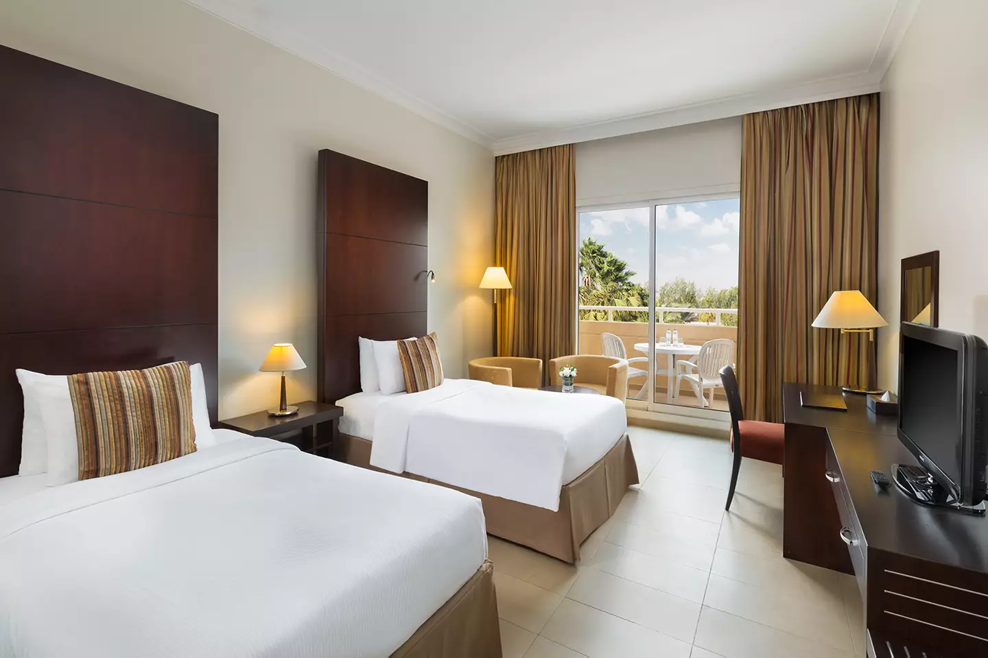 هتل Millennium Central Mafraq Hotel ابوظبی