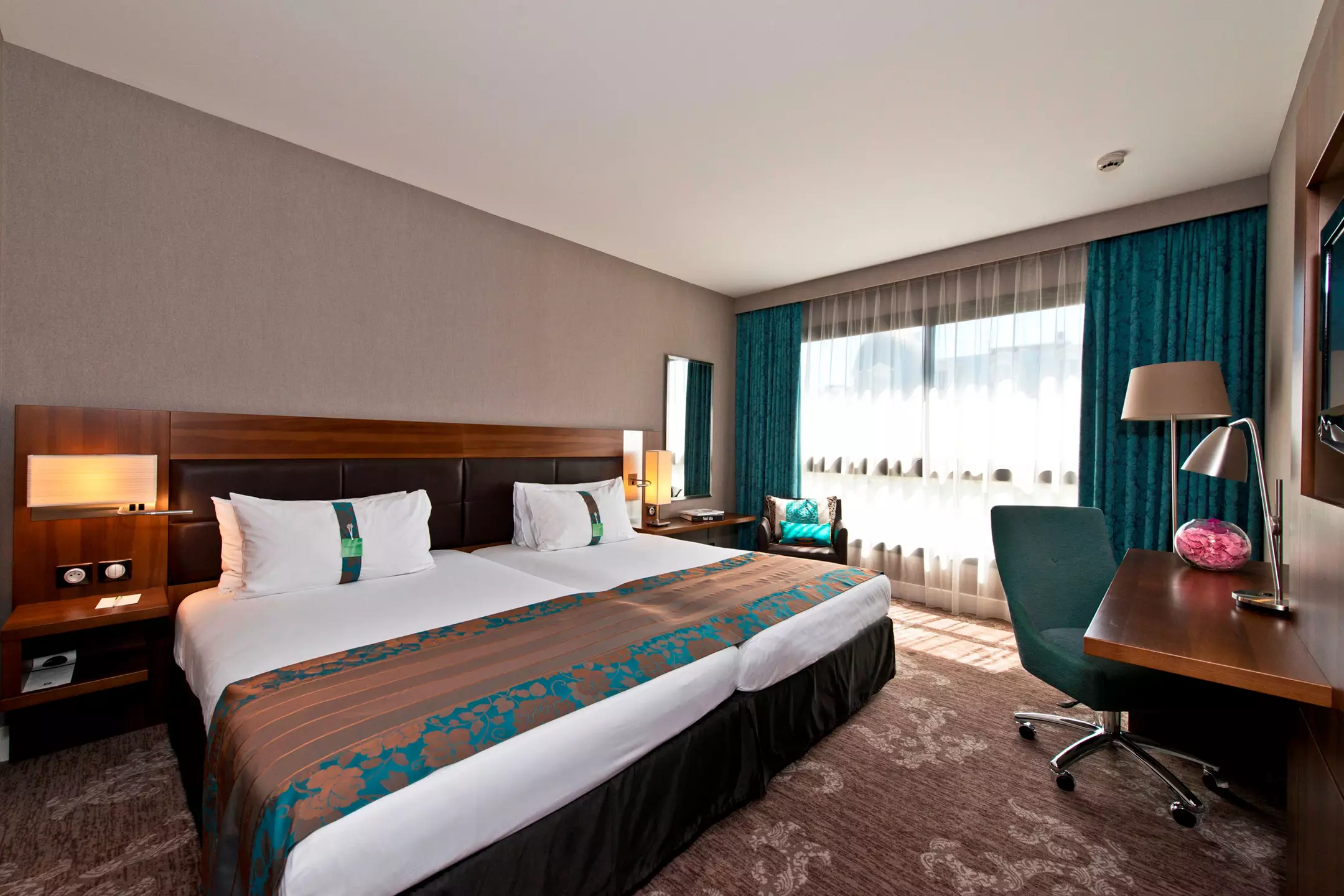 Alibaba https://cdn.alibaba.ir/ostorage/hotel-accommodation-images/69eaadb2eb1ae654aaa1f1bc_Nice-Holiday-Inn-Nice-1.webp