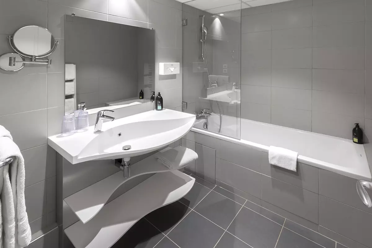 Alibaba https://cdn.alibaba.ir/ostorage/hotel-accommodation-images/69eadd17eb1ae654aaa20191_Nice-Aparthotel-Adagio-Nice-Promenade-des-Anglais-1.webp
