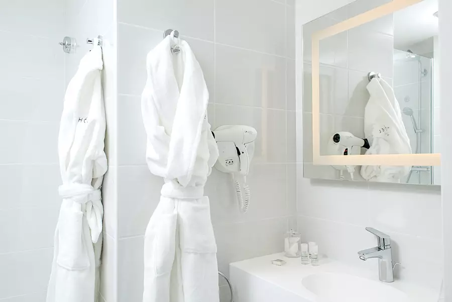 Alibaba https://cdn.alibaba.ir/ostorage/hotel-accommodation-images/69eae3f9eb1ae654aaa205ff_Nice-Hotel-64-Nice-1.webp
