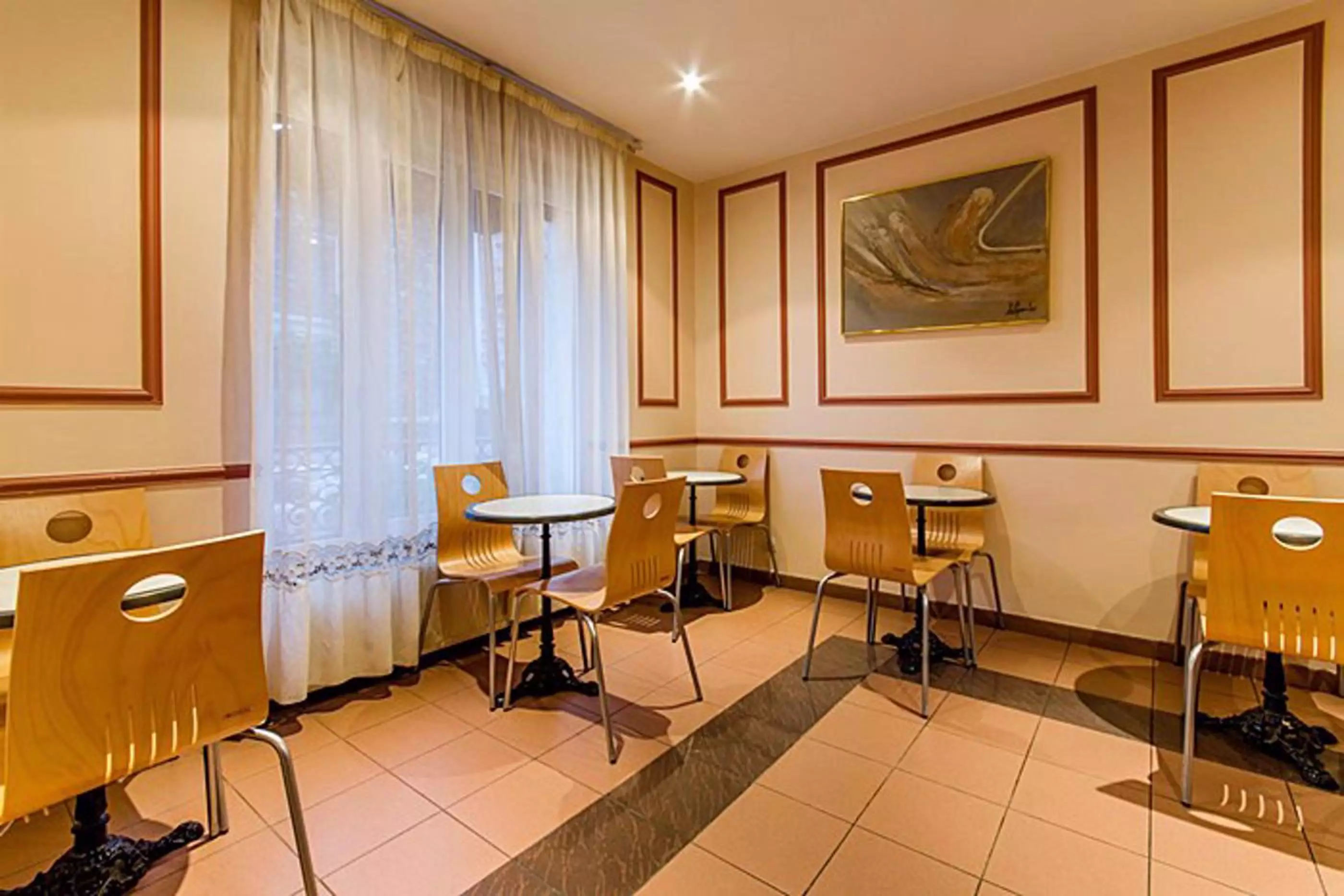 هتل Hôtel Arc Porte d'Orléans Montrouge