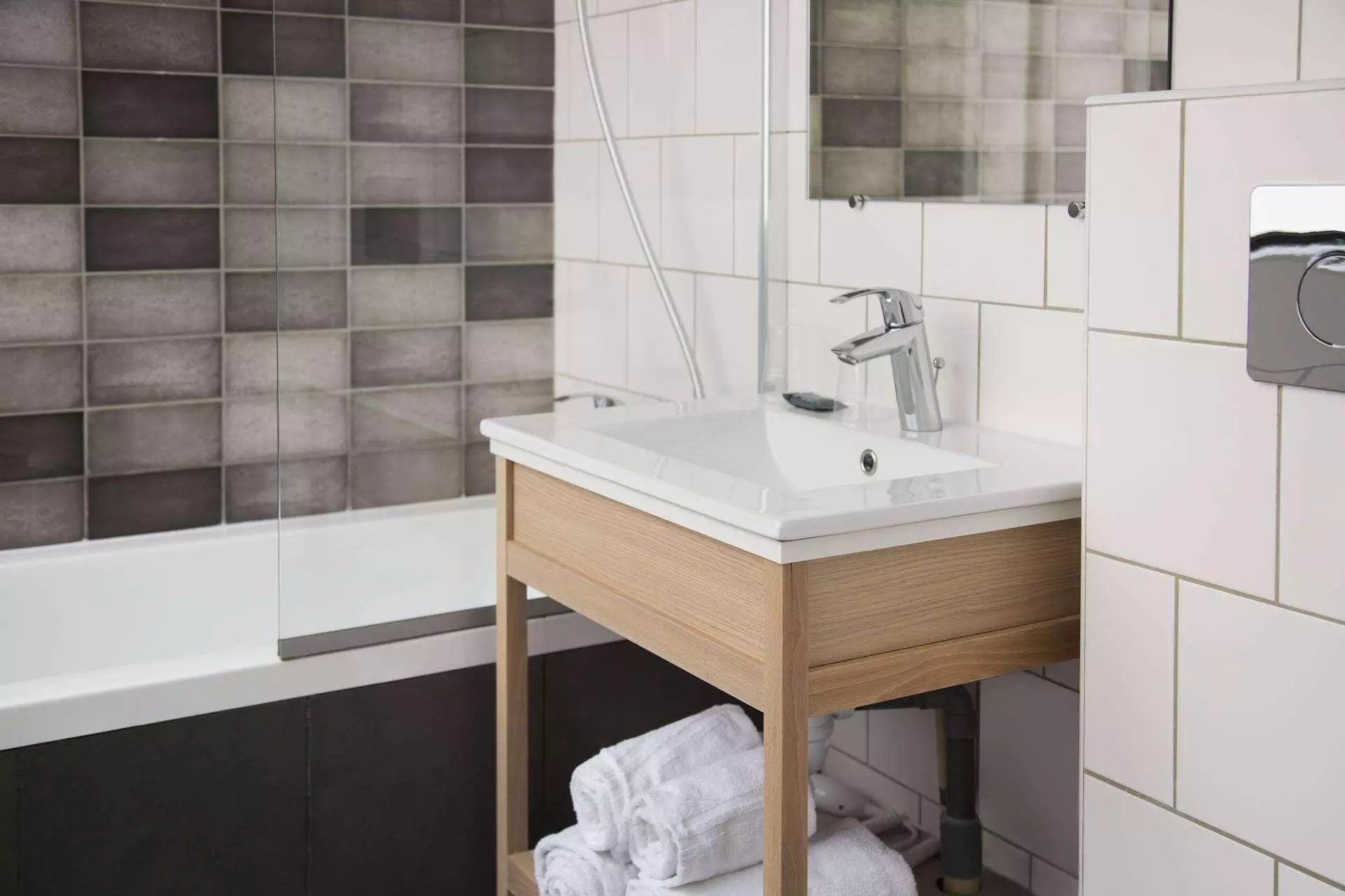 هتل Hôtel Izzy by HappyCulture Issy-Les-Moulineaux