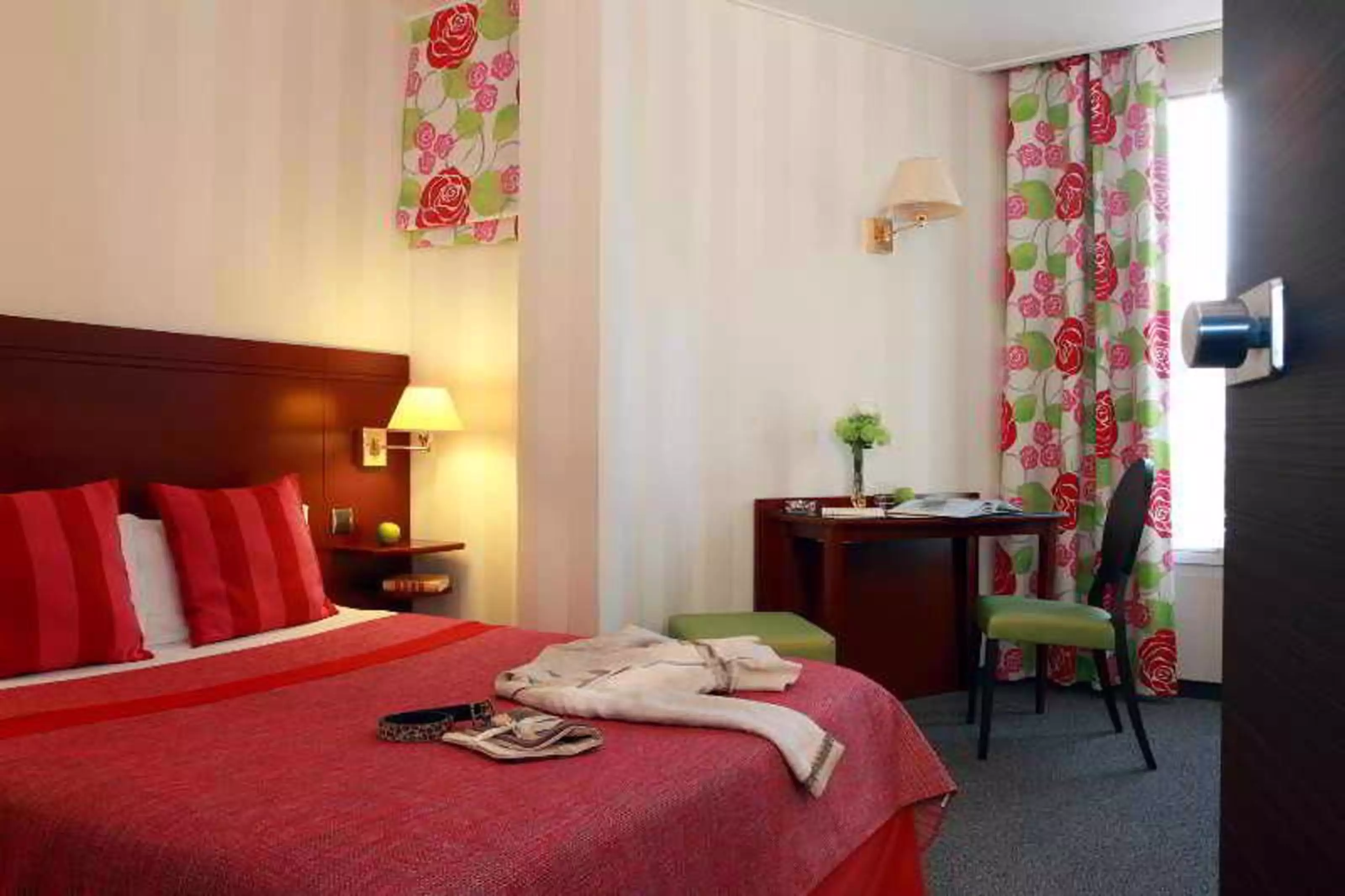 هتل Espace Champerret Levallois-Perret