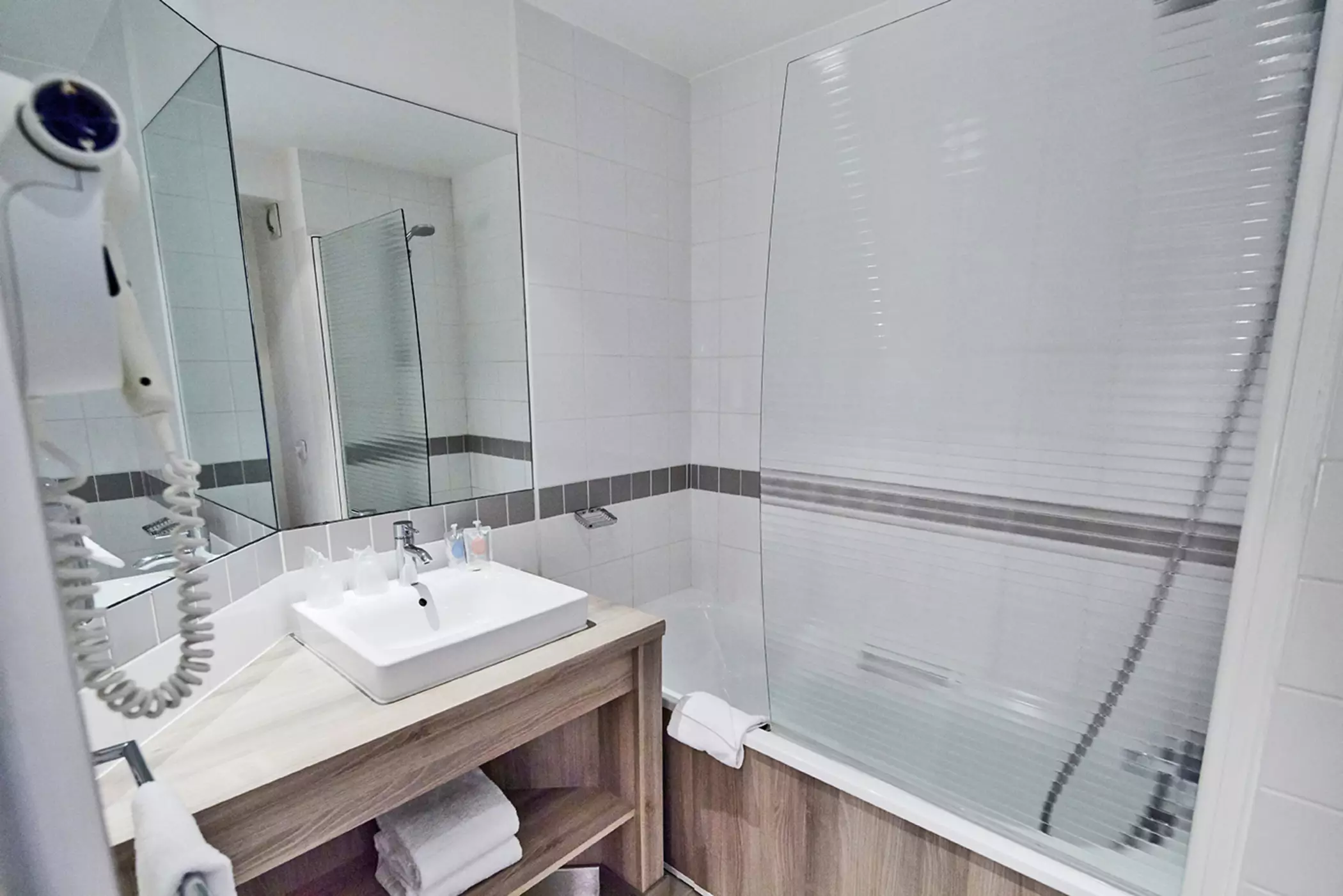 Alibaba https://cdn.alibaba.ir/ostorage/hotel-accommodation-images/69ebabe961ec039ef7574fa5_Bonneuil-sur-Marne-Campanile-Le-Bourget--Airport-1.webp