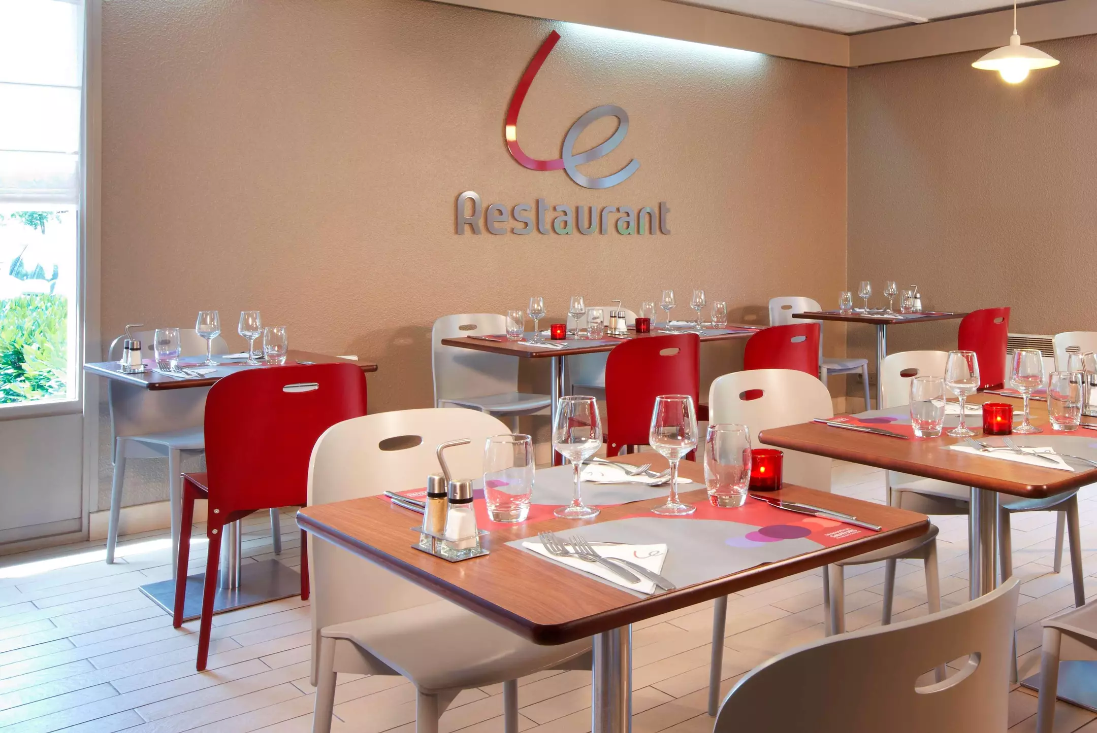 هتل Hotel Campanile Meaux Meaux