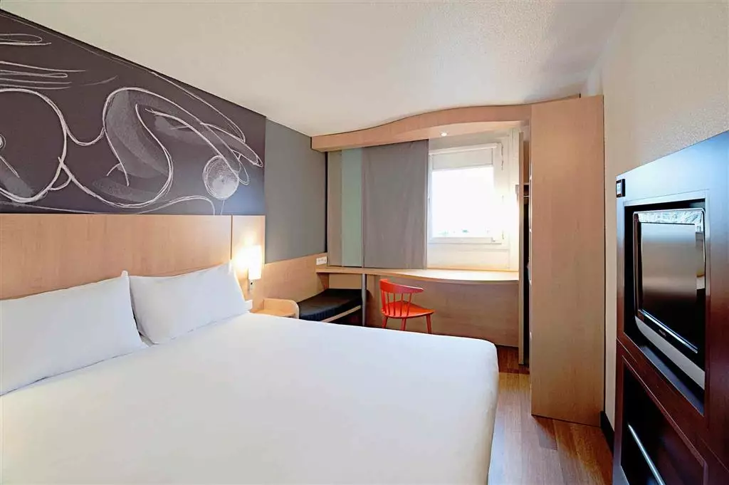 Alibaba https://cdn.alibaba.ir/ostorage/hotel-accommodation-images/69ebc4ffeb1ae654aaa22dc8_Poissy-H-tel-ibis-Poissy-1.webp
