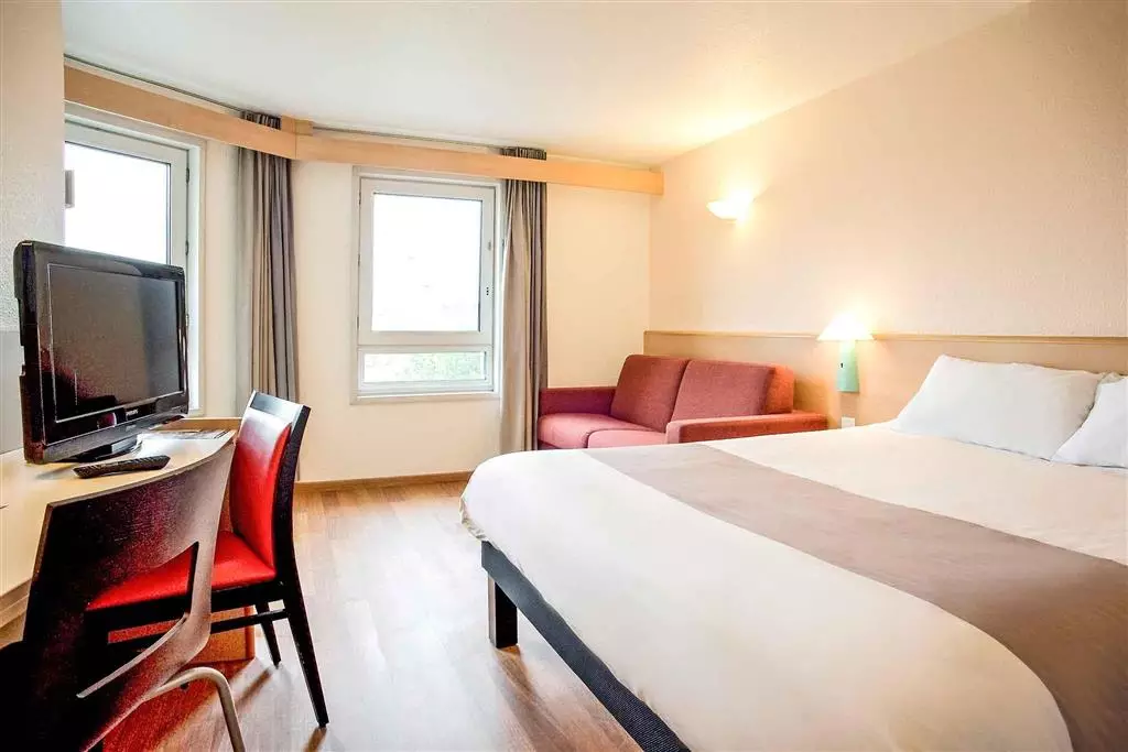 هتل Hôtel ibis Poissy Poissy