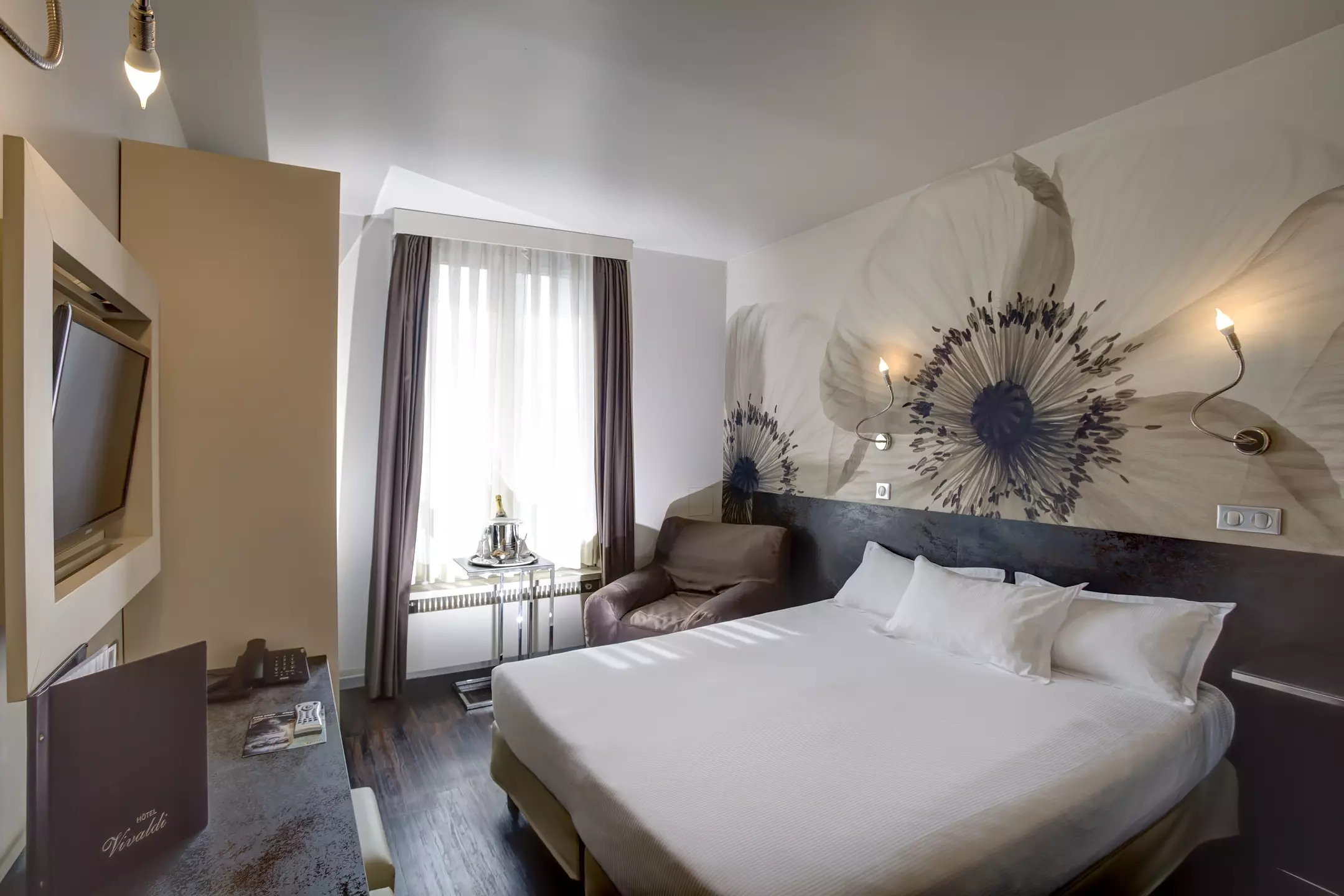 Alibaba https://cdn.alibaba.ir/ostorage/hotel-accommodation-images/69ebc8a5eb1ae654aaa22ffe_Puteaux-Vivaldi-1.webp