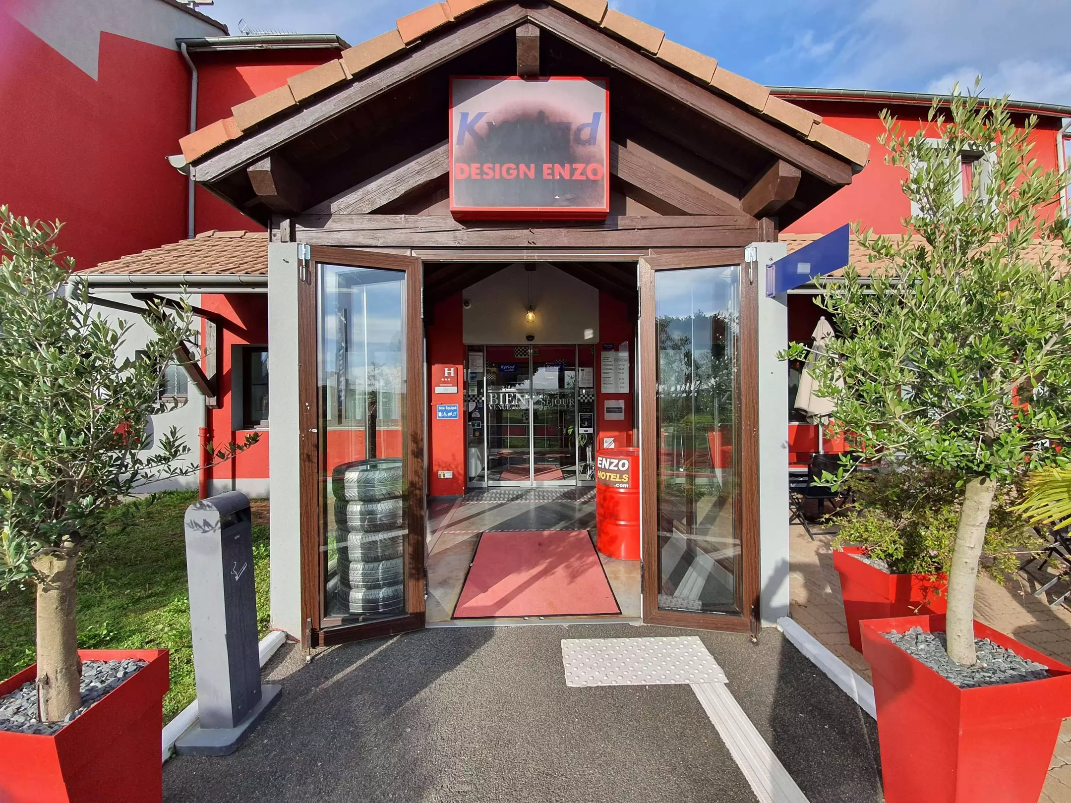 هتل Hotel Kyriad Design ENZO CANNES-ECLUSE Cannes-Écluse