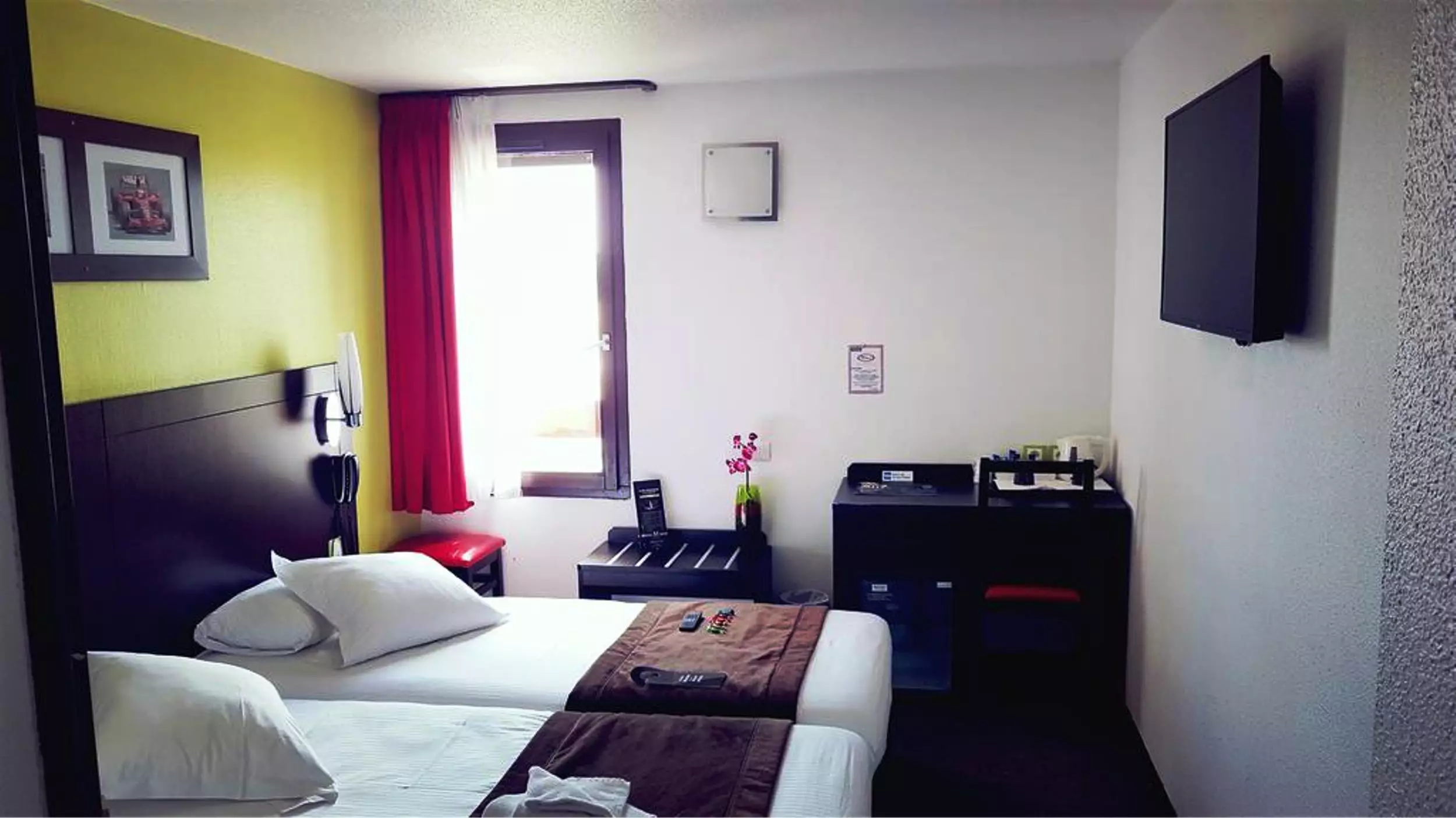 هتل Hotel Kyriad Design ENZO CANNES-ECLUSE Cannes-Écluse