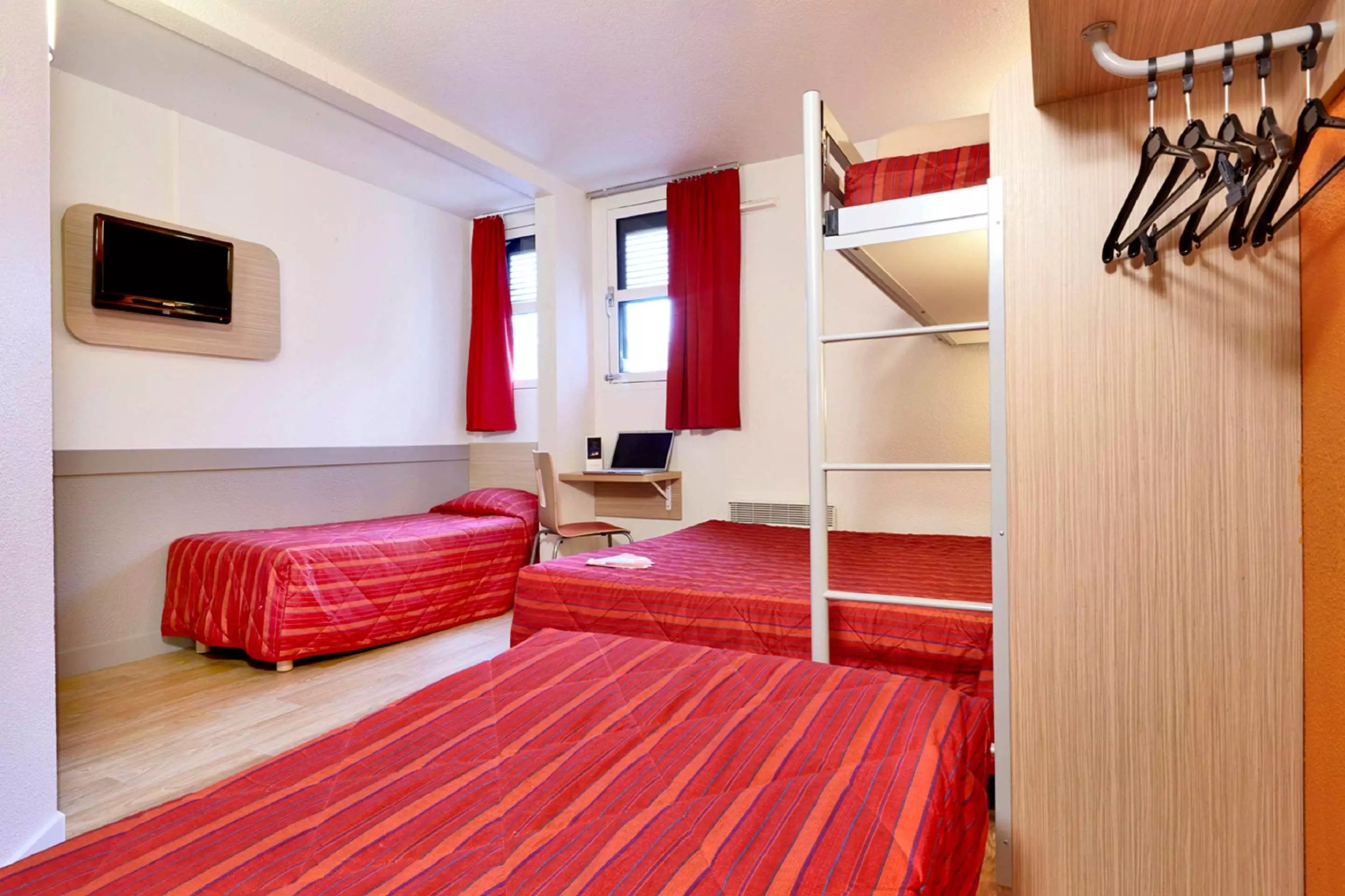 Alibaba https://cdn.alibaba.ir/ostorage/hotel-accommodation-images/69ecb989eb1ae654aaa27797_Saint-Thibault-des-Vignes-Premiere-Classe-MLV-Saint-Thibault-Des-Vignes-1.webp
