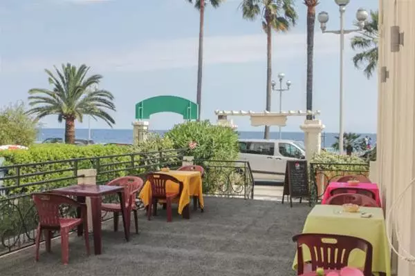 هتل Hôtel Flots d'Azur نیس