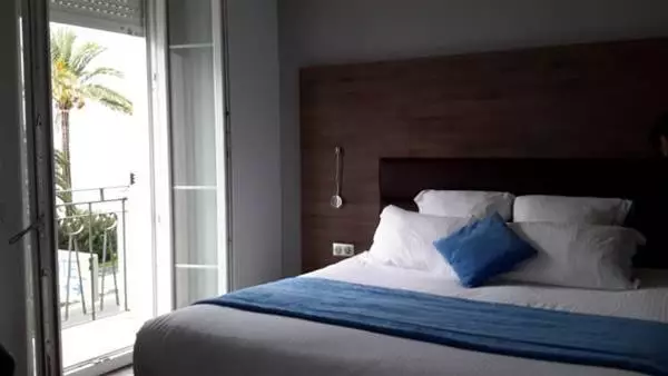 هتل Hôtel Flots d'Azur نیس