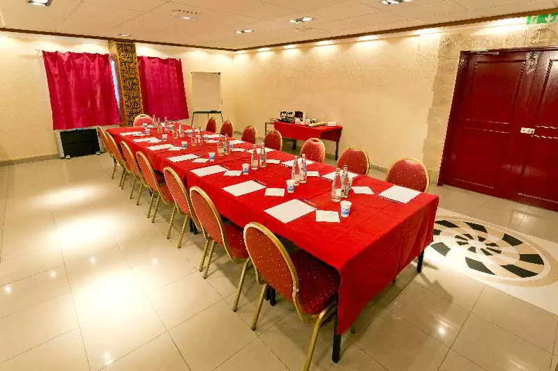 هتل Hipotel Hôtel Paris Hippodrome Parc Floral Joinville-Le-Pont