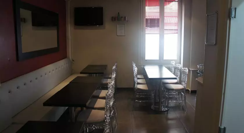 هتل D'Anjou Levallois-Perret
