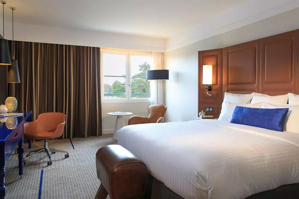 Alibaba https://cdn.alibaba.ir/ostorage/hotel-accommodation-images/69ee192761ec039ef757de1c_Rueil-Malmaison-Renaissance-Paris-Hippodrome-De-St-Cloud-Hotel-1.webp