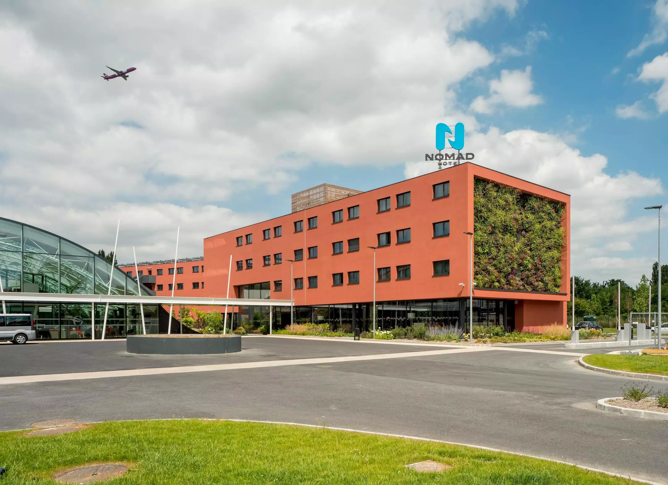 هتل نماد پاریس رویسی سی دی جی Roissy-en-France