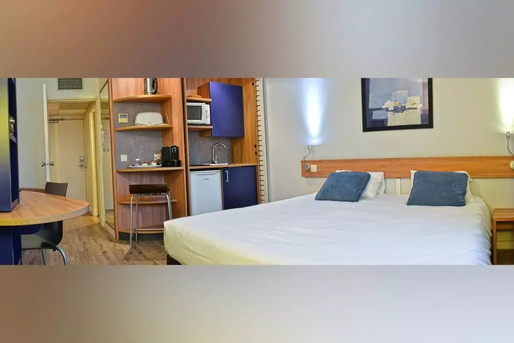 Alibaba https://cdn.alibaba.ir/ostorage/hotel-accommodation-images/69ef3c2b61ec039ef7582ab0_Pantin-Art-Hotel-Paris-Est-0.webp