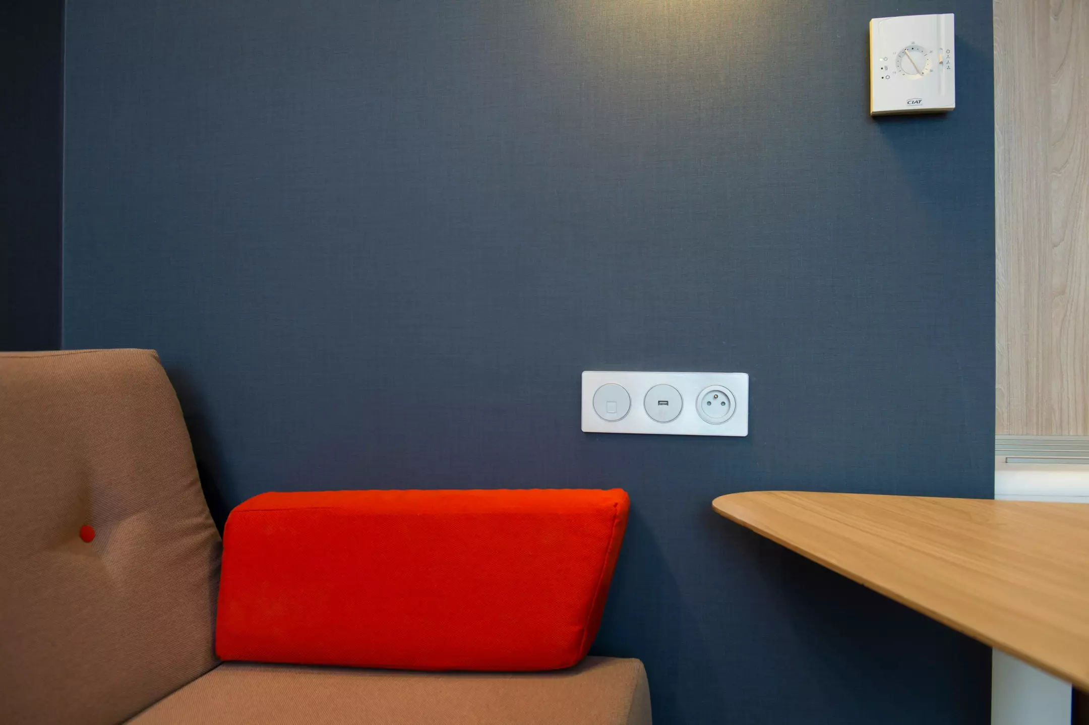 Alibaba https://cdn.alibaba.ir/ostorage/hotel-accommodation-images/69ef3daf61ec039ef7582baa_Roissy-en-France-Holiday-Inn-Express-Paris--CDG-Airport-1.webp