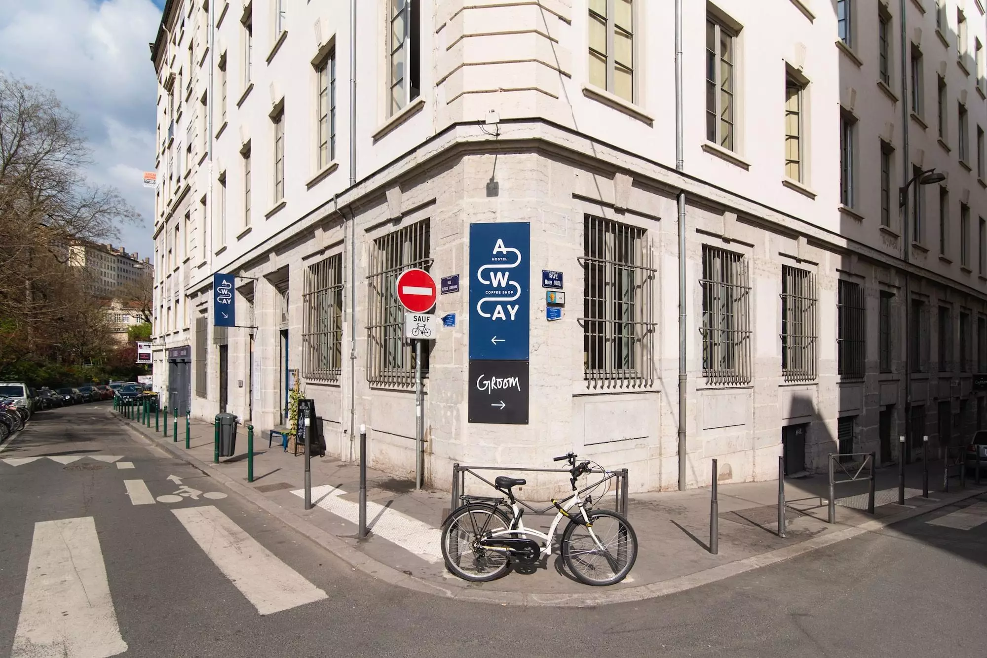 Alibaba https://cdn.alibaba.ir/ostorage/hotel-accommodation-images/69ef43ff61ec039ef7582dbf_Lyon-Away-Hostel--Coffee-Shop-1.webp