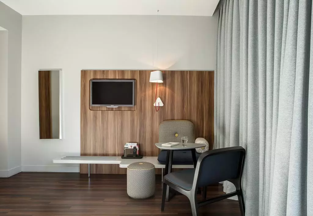 هتل Hotel Atrium Suresnes