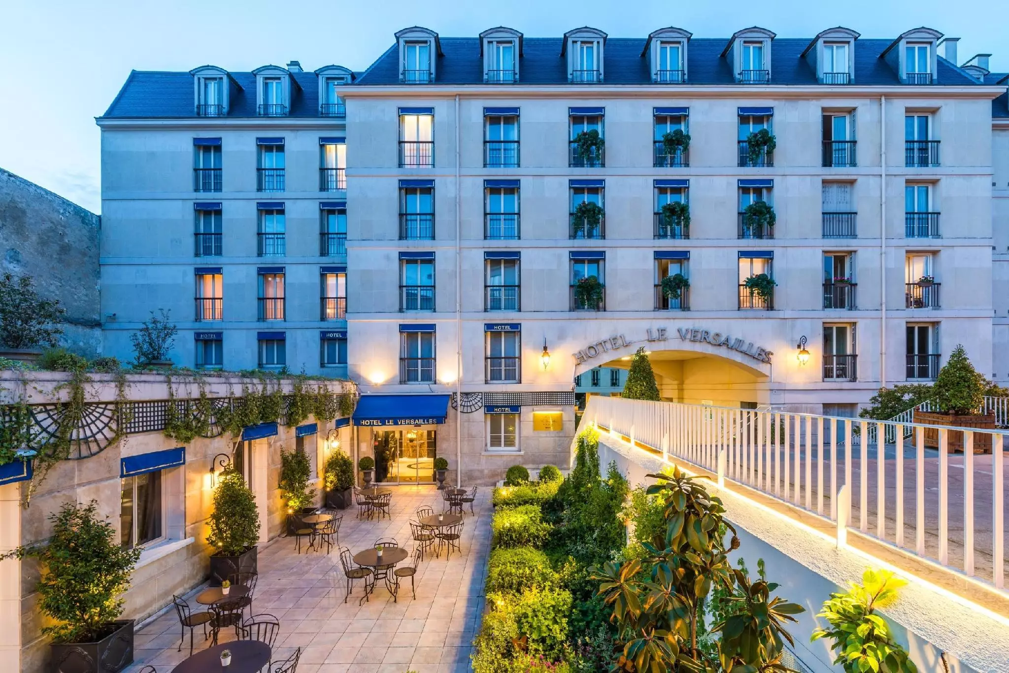 Alibaba https://cdn.alibaba.ir/ostorage/hotel-accommodation-images/69eface9eb1ae654aaa35044_Versailles-H-tel-Le-Versailles-1.webp