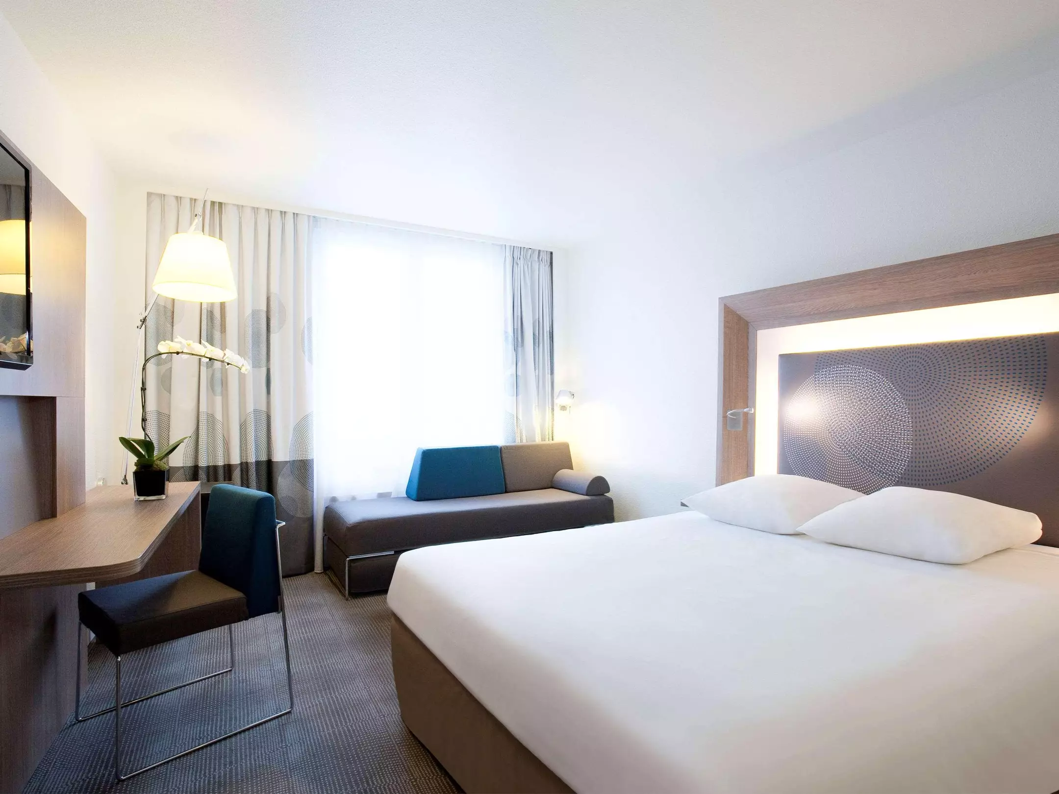 هتل Novotel Fontainebleau Ury Ury