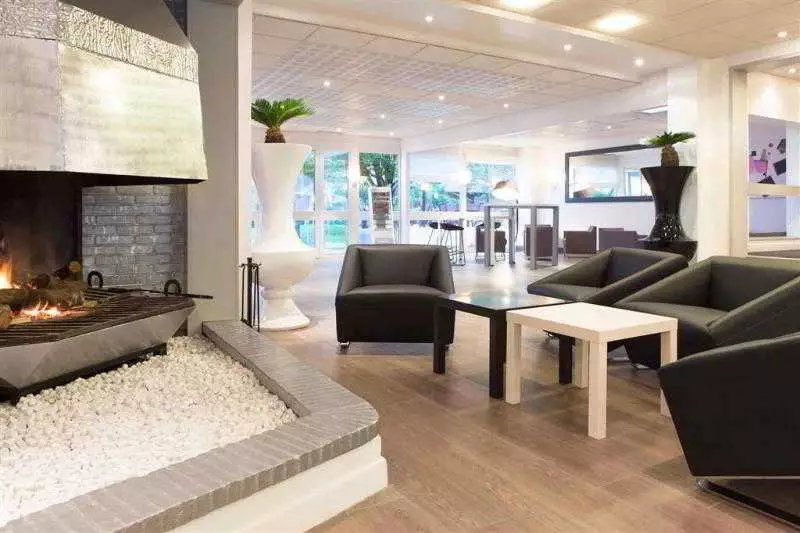 هتل Novotel Fontainebleau Ury Ury