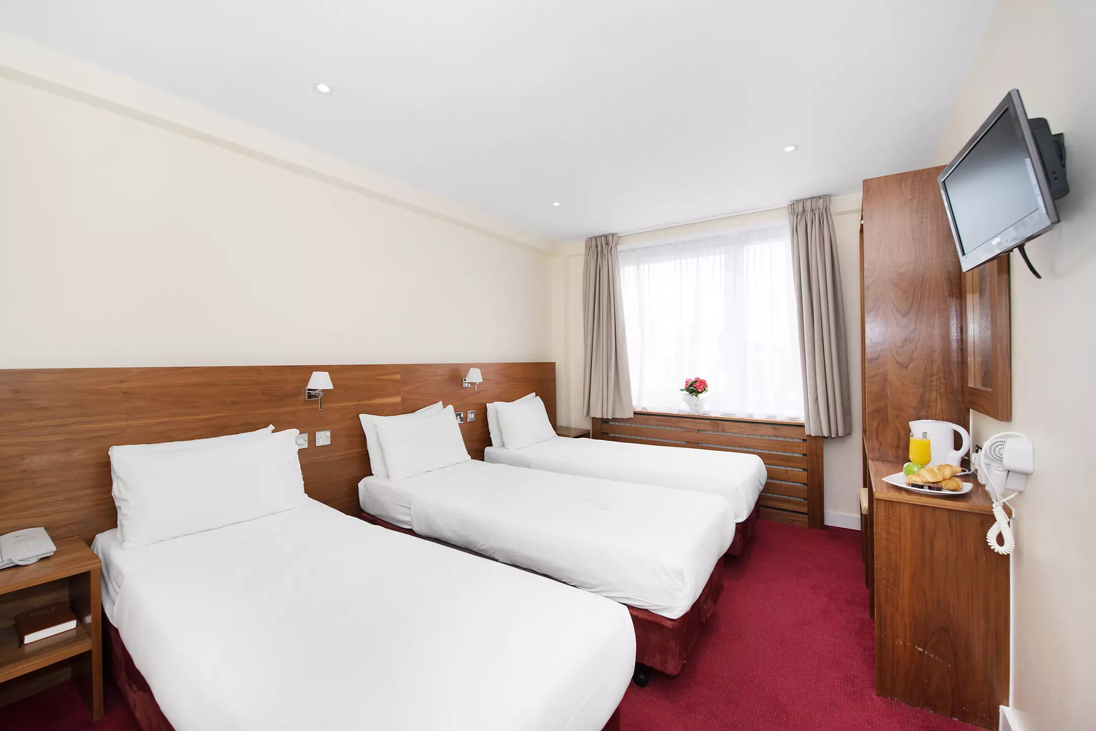 Alibaba https://cdn.alibaba.ir/ostorage/hotel-accommodation-images/69f0471eeb1ae654aaa386bc_London-Ambassadors-1.webp