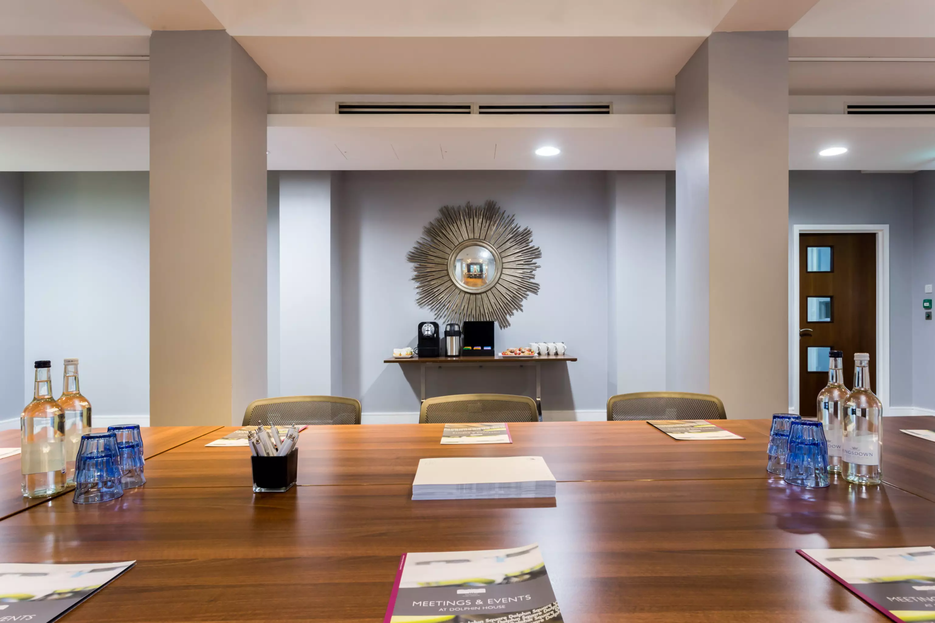 هتل Dolphin House Serviced Apartments لندن