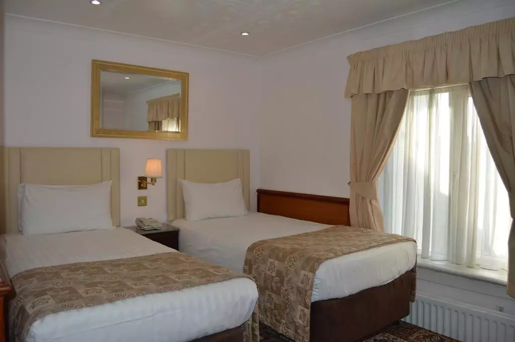 هتل Holiday Villa Hotel & Suites لندن