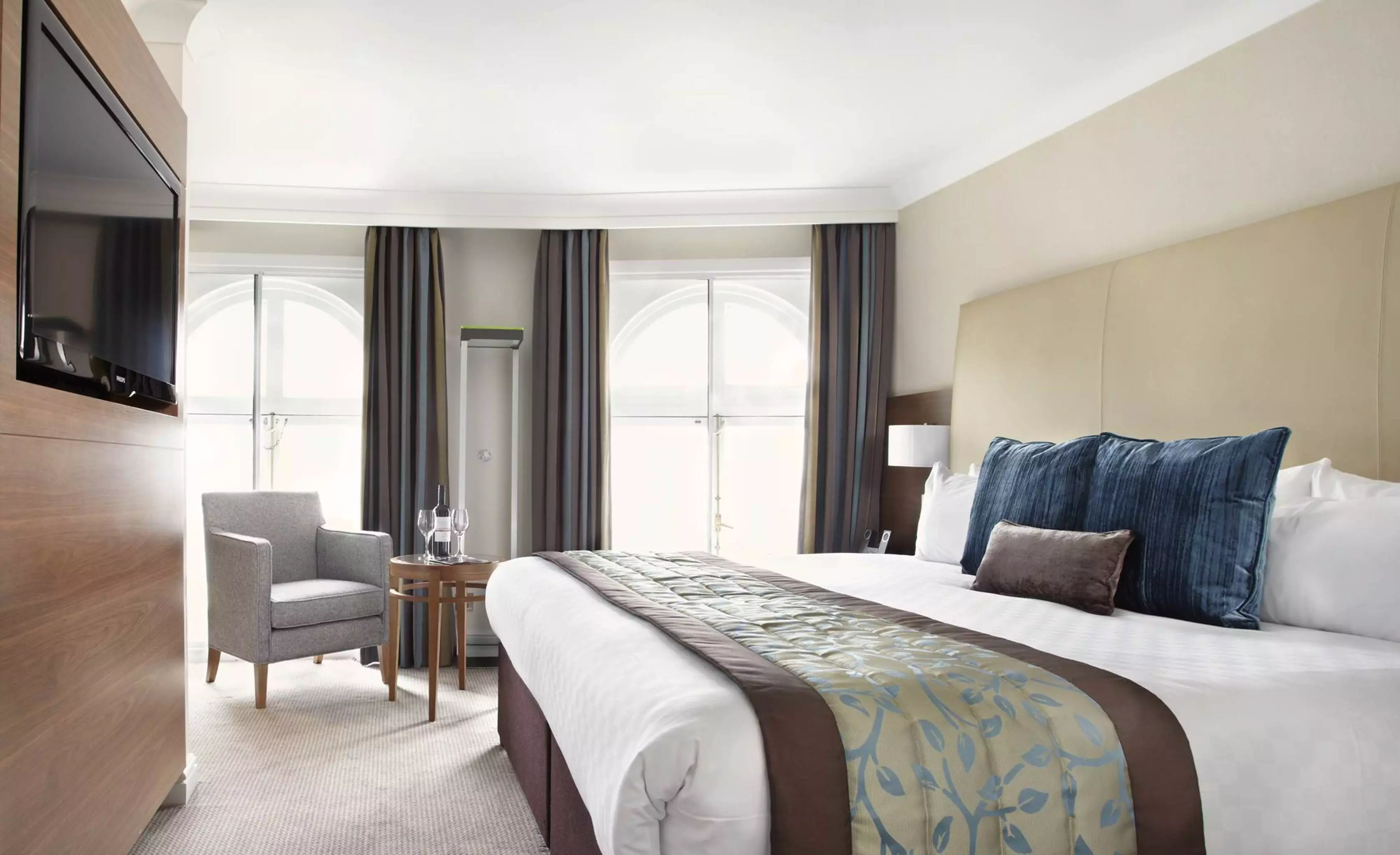 Alibaba https://cdn.alibaba.ir/ostorage/hotel-accommodation-images/69f05f46eb1ae654aaa394b0_London-Thistle-Piccadilly-1.webp