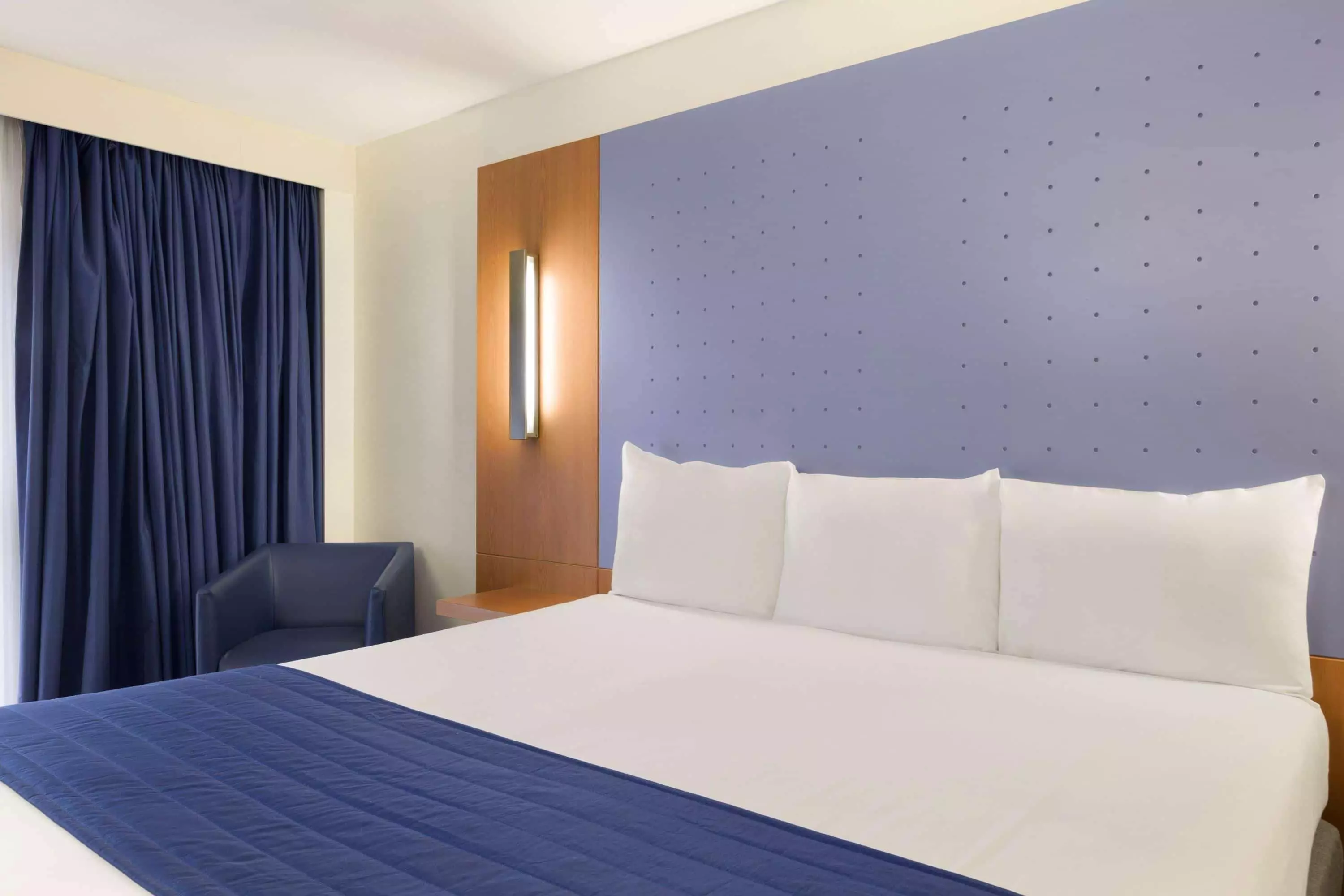 Alibaba https://cdn.alibaba.ir/ostorage/hotel-accommodation-images/69f07895eb1ae654aaa3a2ce_London-Ramada-London-North-M1-1.webp