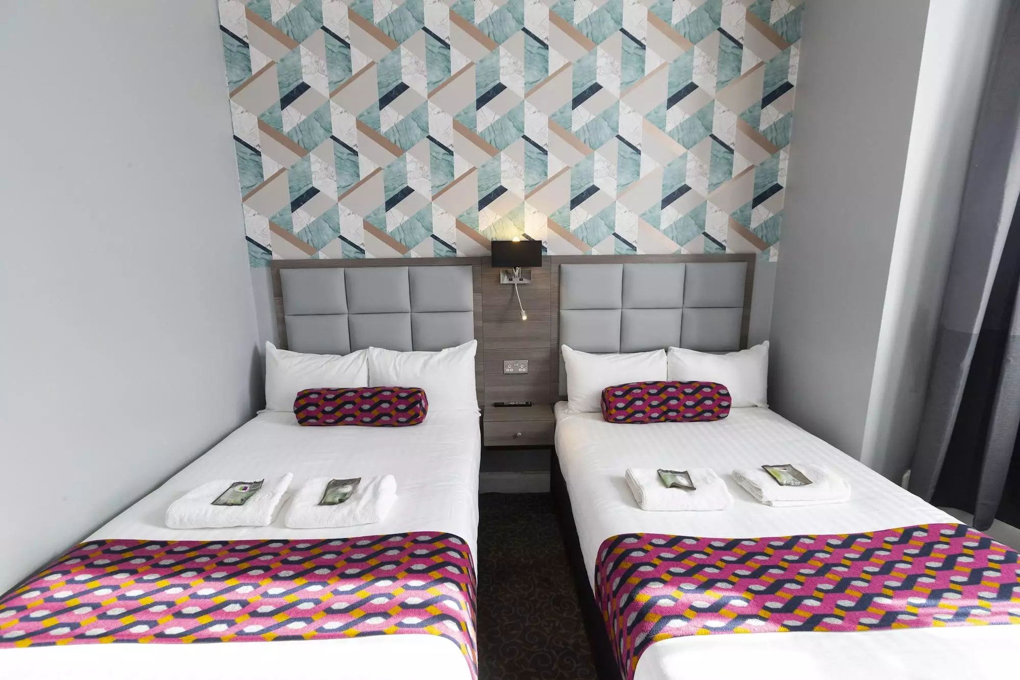 هتل Euro Hotel Hammersmith لندن